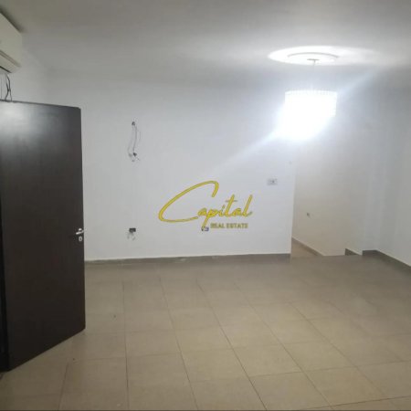 Tirane, jepet me qera dyqan Kati 0, 45 m² 450 € (ISH EKSPOZITA)