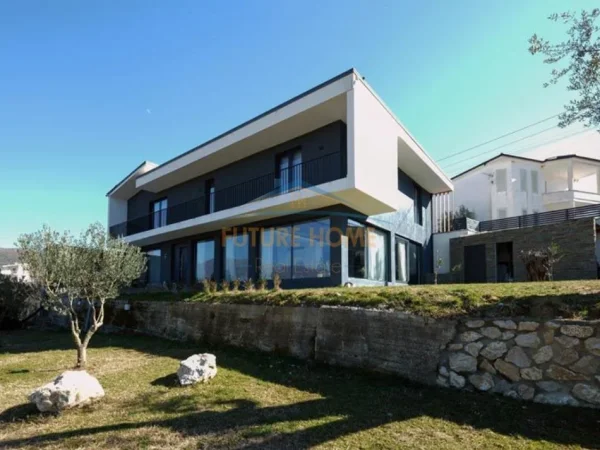 Tirane, shitet Vile 2 Katshe Kati 0, 420 m² 1.100.000 € (Qeha-Shytaj)