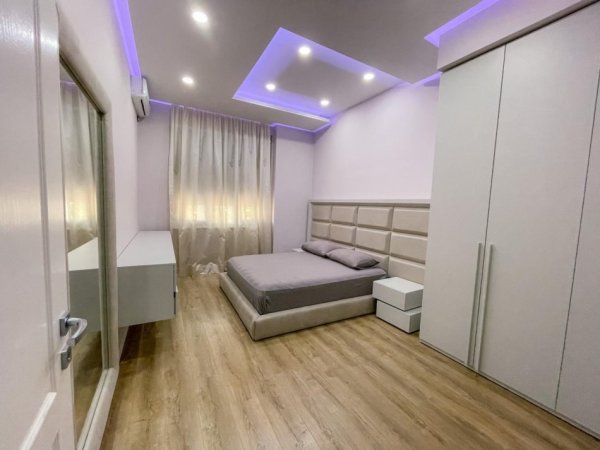 Tirane, jepet me qera apartament 2+1 Kati 2, 100 m² 1.200 € (Sheshi Avni Rustemi)