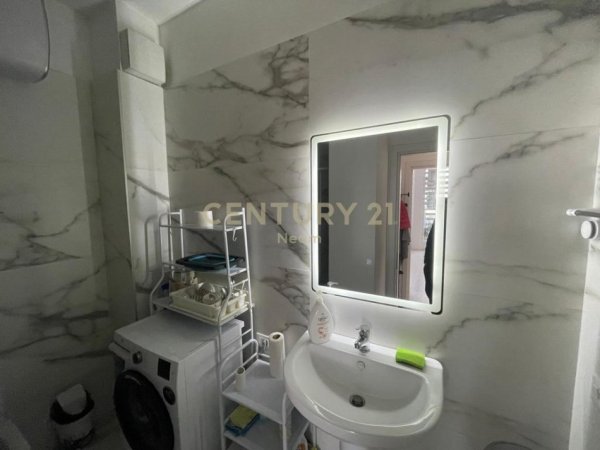 Tirane, jap me qera zyre , 75 m² 600 € (Komuna e Parisit)