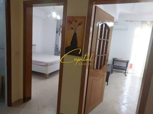 Tirane, jepet me qera apartament 1+1 Kati 5, 60 m² 650 € (KOMUNA E PARISIT)