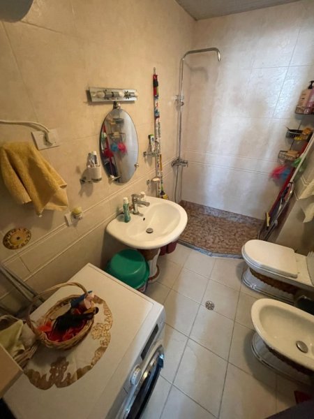 Tirane, shitet apartament 1+1+Ballkon , 77 m² 213.000 € 
