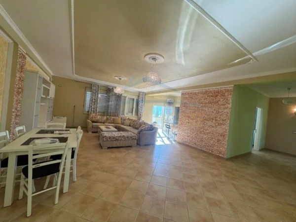 Durres Lagja 18, shitet apartament 3+1+Ballkon Kati 4, 154 m² 170.000 € (Durres)