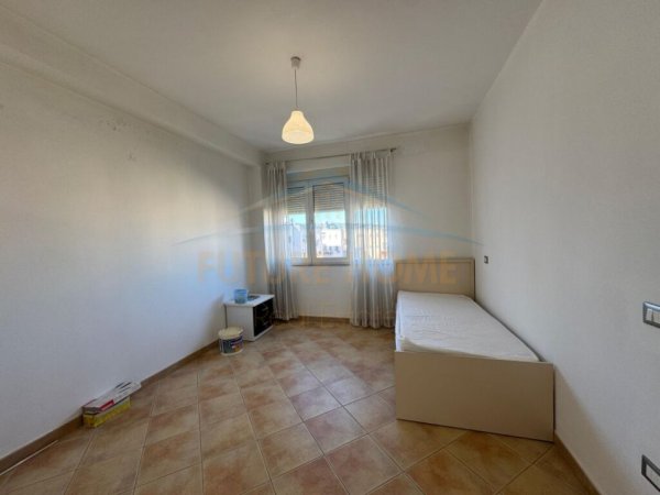 Durres Lagja 18, shitet apartament 3+1+Ballkon Kati 4, 154 m² 170.000 € (Durres)