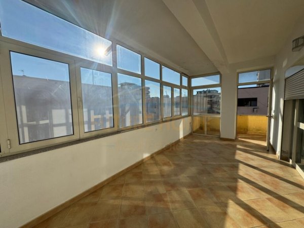 Durres Lagja 18, shitet apartament 3+1+Ballkon Kati 4, 154 m² 170.000 € (Durres)