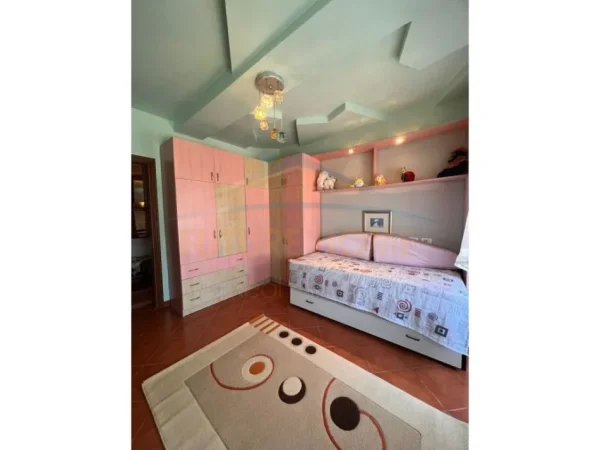 Tirane, jepet me qera apartament 2+1+Ballkon 90 m² 599 € (Rruga muhamet gjolleshaj ( me ashensor ))