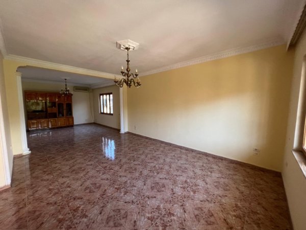 Tirane, jepet me qera Vile 4+1+Aneks+Ballkon Kati 1, 300 m² 2.300 € (allias)