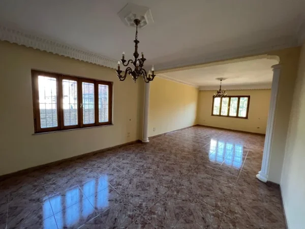 Tirane, jepet me qera Vile 4+1+Aneks+Ballkon Kati 1, 300 m² 2.300 € (allias)