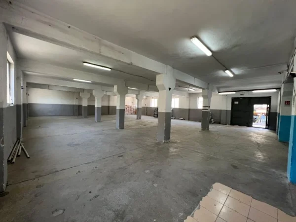 Tirane, jepet me qera ambjent biznesi Kati 1, 800 m² 2.500 € 