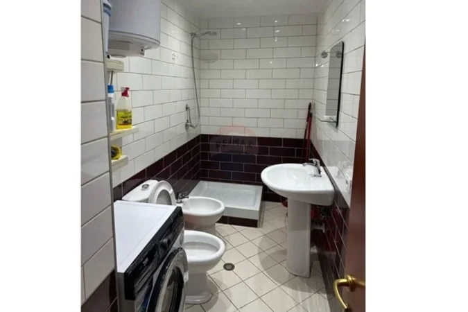 Tirane, shitet apartament 2+1 , 87 m² (Pallatet Cabej)