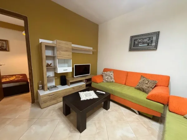 Tirane, jepet me qera apartament 1+1+Ballkon Kati 3, 65 m² 430 € 