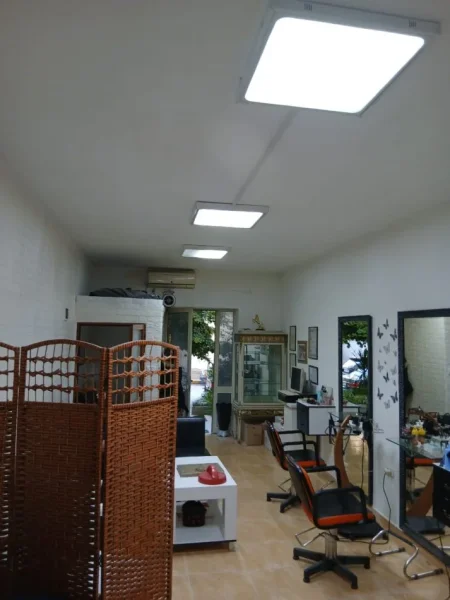 Tirane, jepet me qera ambjent biznesi Kati 0, 32 m² 500 €