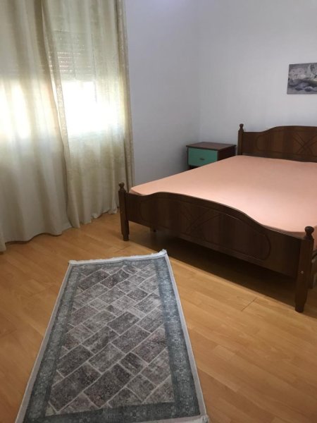Tirane, jepet me qera apartament 2+1 Kati 0, 80 m² 600 € 