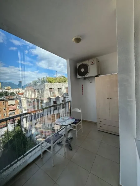 Tirane, jepet me qera 2+1+Ballkon Kati 5, 96 m² 800 € (Rr. Frederik Shiroka)
