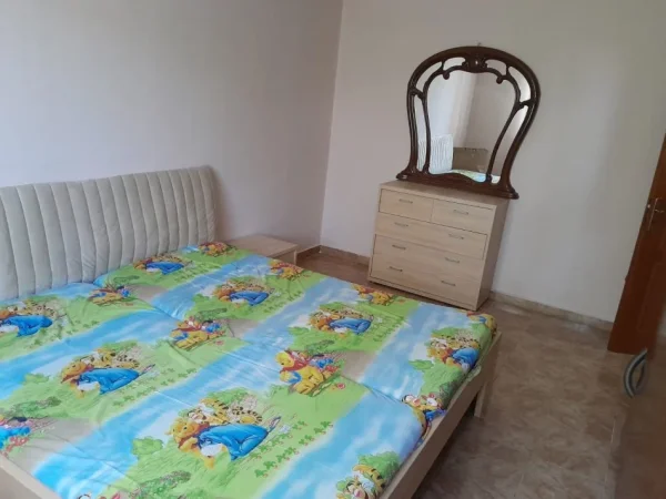 JEPET ME QERA HYRJA 2+1 TEK OXHAKU PRANE SHKOLLES SE BASKUAR,  2+1 Kati 4, 60 m² 450 €