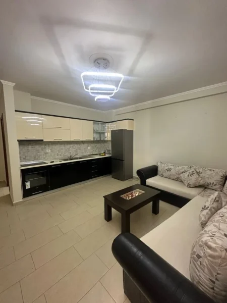 Tirane, jepet me qera apartament 2+1+Ballkon Kati 4, 85 m² 400 € (Misto Mame)