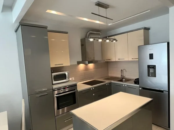 Tirane, jepet me qera apartament 2+1 Kati 7, 80 m² 490 € (Rruga Mikel Maruli)