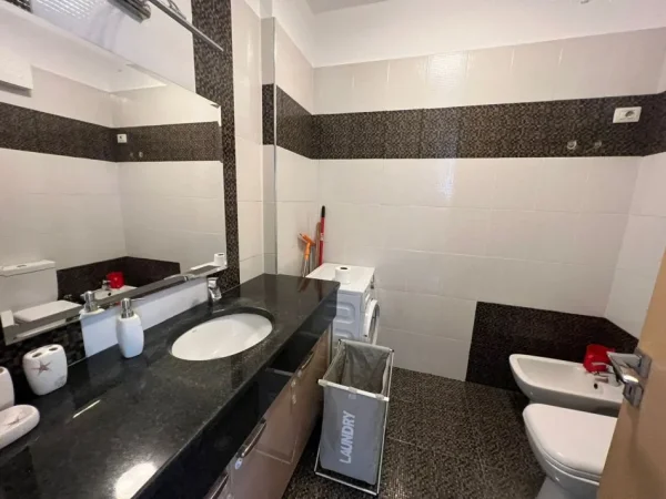 Tirane, jepet me qera apartament 2+1 Kati 7, 80 m² 490 € (Rruga Mikel Maruli)