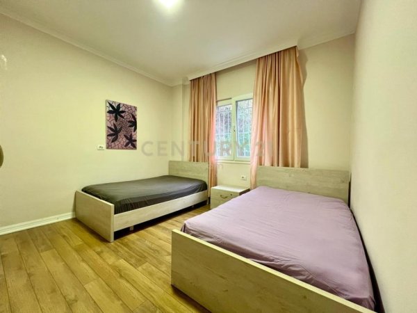 Tirane, jepet me qera apartament 2+1+Ballkon Kati 3, 110 m² 850 € (Neom116010)