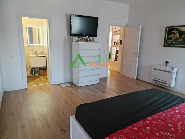 Mali Robit, shitet apartament+verande | Penthouse 3+1 Kati 5, 230 m² 255.000 € 