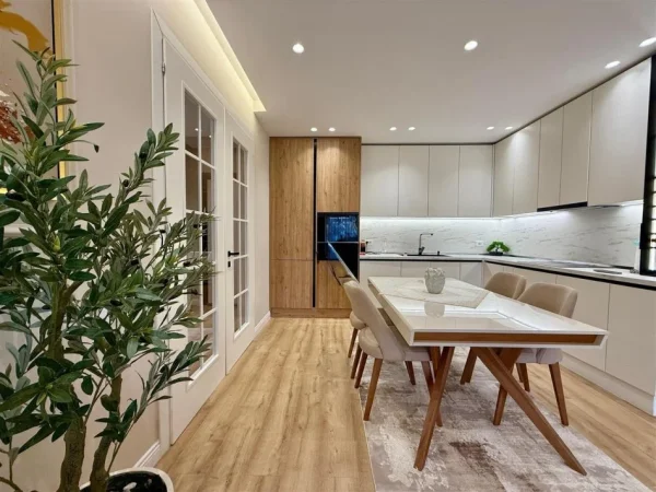 Tirane, shitet apartament 2+1 , 112 m² 252.900 € (rruga xhanfize keko)