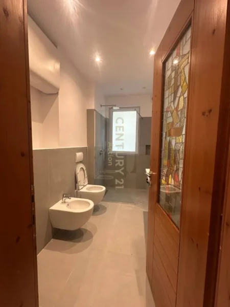 Tirane, jap me qera apartament 2+1 , 80 m² 800 € (Kopshti Botanik Zoologjik)