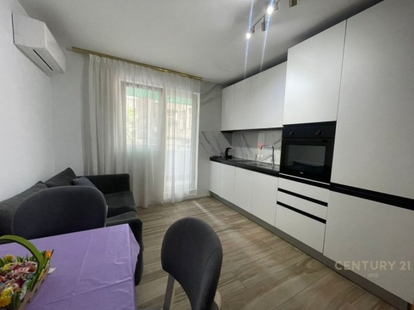 Tirane, jepet me qera apartament 2+1 Kati 2, 150 m² 750 € (Mine Peza)