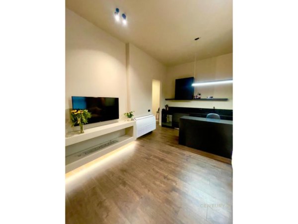 Tirane, jepet me qera apartament 2+1 Kati 2, 150 m² 750 € (Mine Peza)