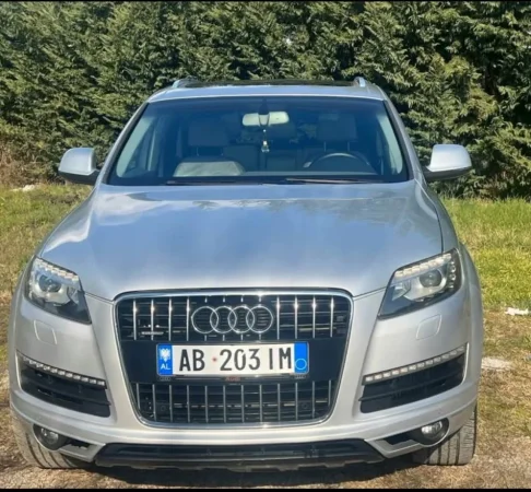 Shqiperi, shes SUV | Xhip Audi Q7 Nafte, gri metalizato automatik Klima 200.000 km 11.000 €