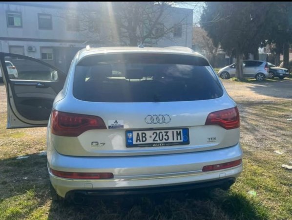 Shqiperi, shes SUV | Xhip Audi Q7 Nafte, gri metalizato automatik Klima 200.000 km 11.000 €