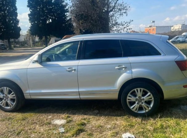 Shqiperi, shes SUV | Xhip Audi Q7 Nafte, gri metalizato automatik Klima 200.000 km 11.000 €