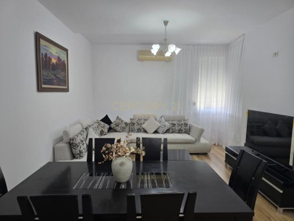 Tirane, jepet me qera apartament 2+1 Kati 3, 93 m² 700 € (Muhamet Gjollesha)