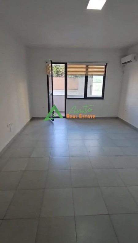 Tirane, Pazari i Ri, jepet me qera zyre+vendparkim Kati 3, 800 €