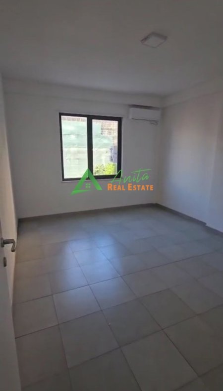 Tirane, Pazari i Ri, jepet me qera zyre+vendparkim Kati 3, 800 €