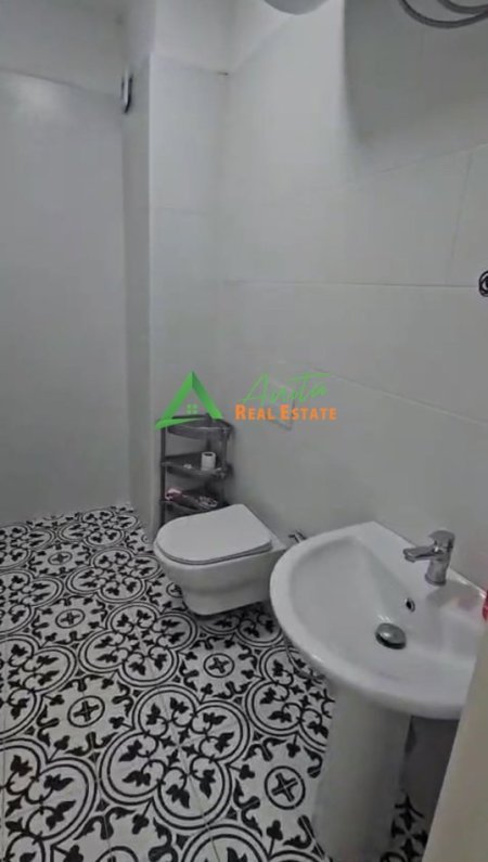 Tirane, Pazari i Ri, jepet me qera zyre+vendparkim Kati 3, 800 €