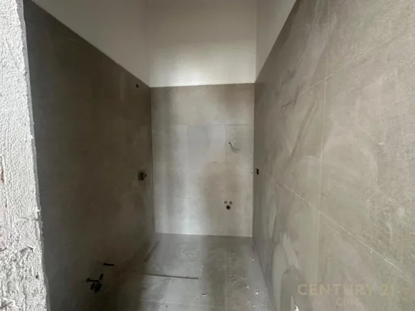 Tirane, shes apartament 3+1+2 , 133 m² 420.000 € (Rruga e Barrikadave)