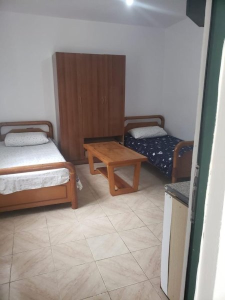 Tirane, jepet me qera garsonier Kati 1, 30 m² 300 € (vasil shanto , stadiumi dinamo)