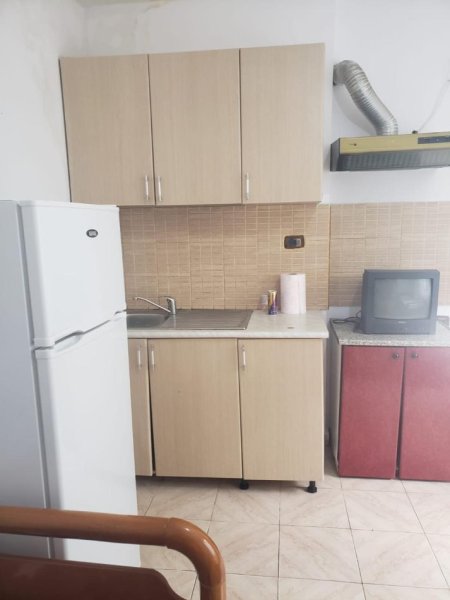 Tirane, jepet me qera garsonier Kati 1, 30 m² 300 € (vasil shanto , stadiumi dinamo)