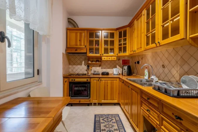 Tirane, jepet me qera ambjent biznesi Kati 3, 240 m² 1.000 € (BLLOKU LSI)