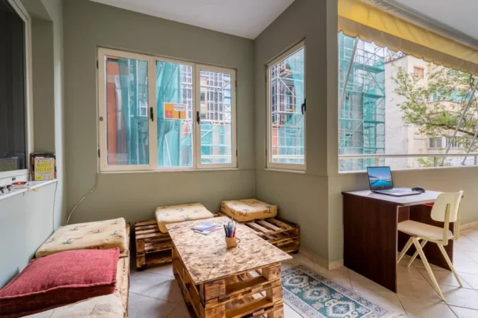 Tirane, jepet me qera ambjent biznesi Kati 3, 240 m² 1.000 € (BLLOKU LSI)