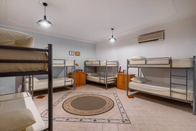Tirane, jepet me qera ambjent biznesi Kati 3, 240 m² 1.000 € (BLLOKU LSI)