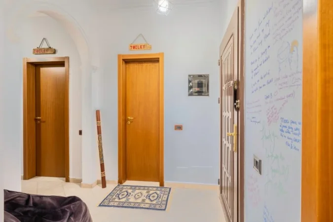 Tirane, jepet me qera ambjent biznesi Kati 3, 240 m² 1.000 € (BLLOKU LSI)