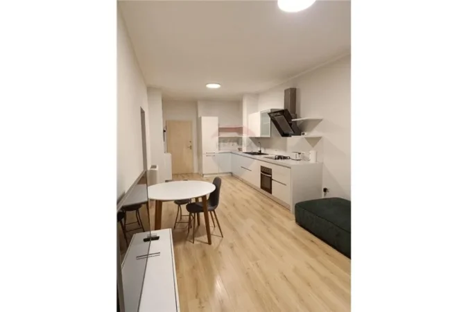 Tirane, jepet me qera apartament 1+1 , 75 m² 700 € (Rr. Tefta Tashko)