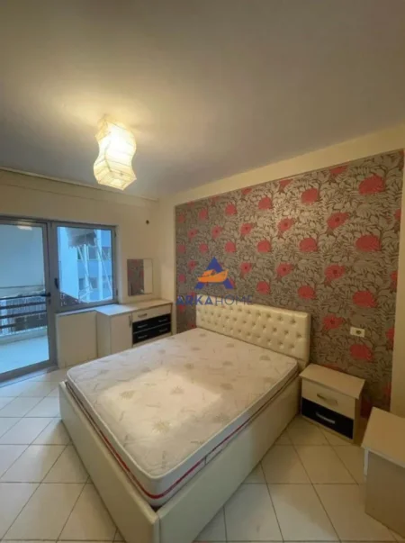 Tirane, jepet me qera apartament 2+1+Ballkon Kati 4, 80 m² 450 € 