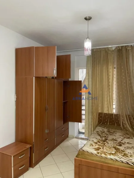 Tirane, jepet me qera apartament 2+1+Ballkon Kati 4, 80 m² 450 € 