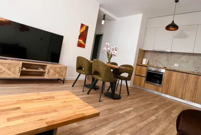 Tirane, jepet me qera apartament 2+1+Ballkon Kati 10, 100 m² 800 € (JORDAN MISJA)