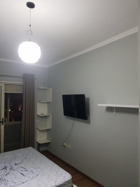 Tirane, jepet me qera apartament 2+1+Ballkon ,