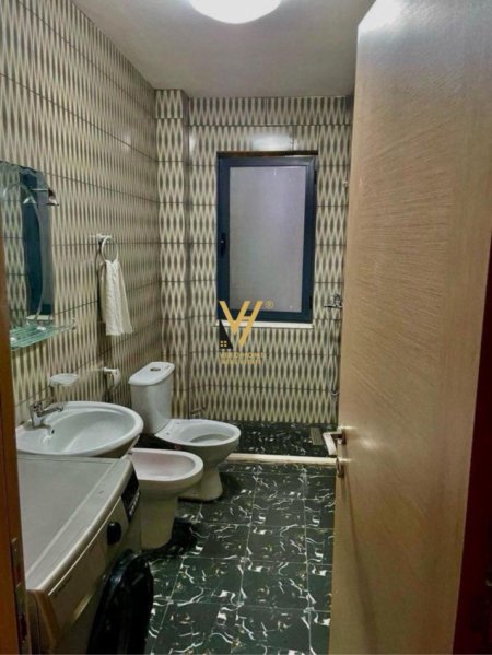 Tirane, jepet me qera apartament 1+1+Ballkon Kati 3, 85 m² 400 € (5 MAJ)