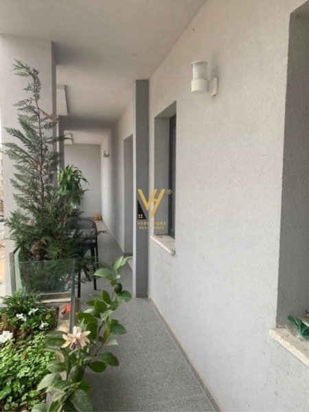 Tirane, jepet me qera apartament 1+1+Ballkon Kati 3, 85 m² 400 € (5 MAJ)