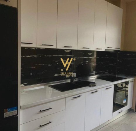 Tirane, jepet me qera apartament 1+1+Ballkon Kati 3, 85 m² 400 € (5 MAJ)